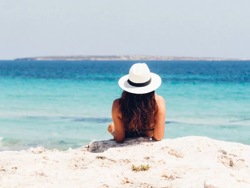 Você está visualizando atualmente Pé na areia: Explorando os benefícios físicos, mentais e emocionais de morar perto do mar