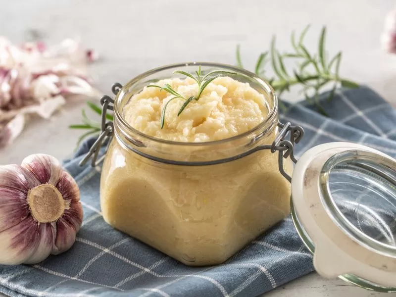 Você está visualizando atualmente Tempero Caseiro de Pasta de Alho e Cebola Temperados