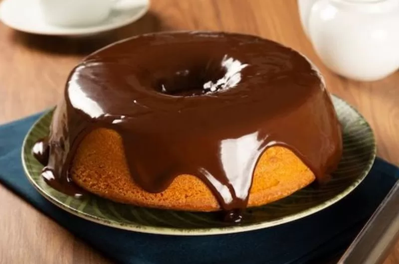 Bolo de Cenoura com Cobertura de Chocolate