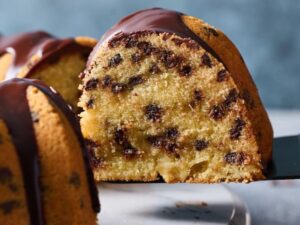 Leia mais sobre o artigo Bolo Bundt de Chocolate com Gotas de Chocolate